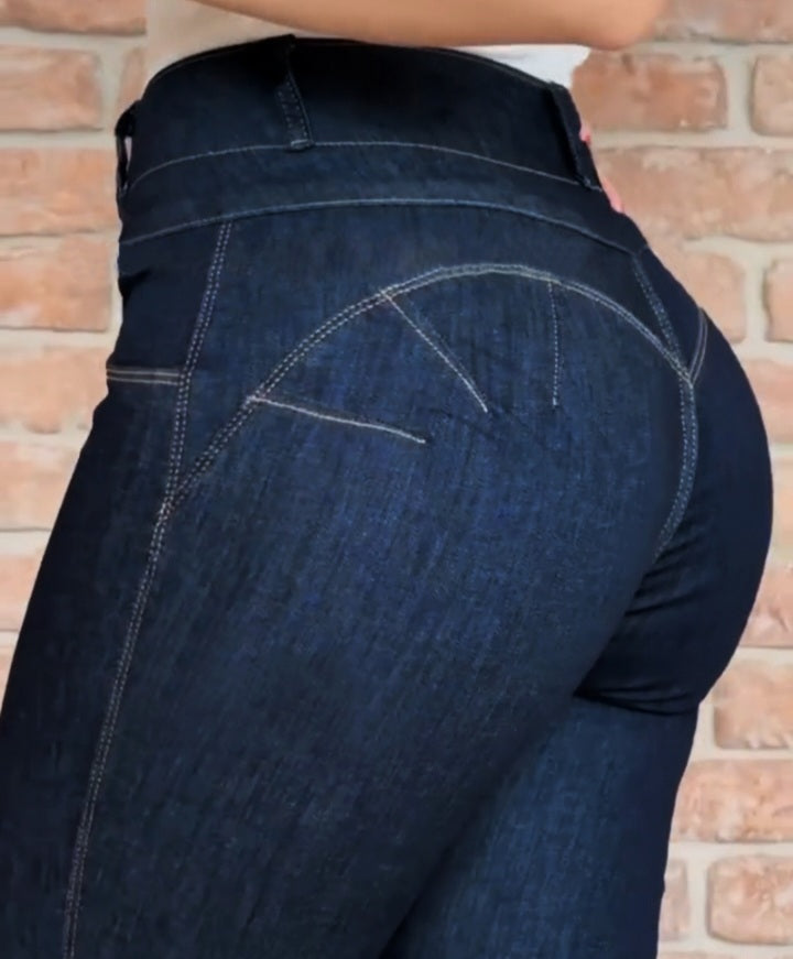 Premièrement : Ce Jean skinny taille haute boutonné sur le devant avec effet rehausseur de fesses , pantalon décontracté femme .