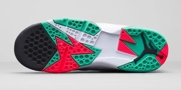 Premièrement, les baskets Air Jordan 7 Femme se distinguent par leur design iconique et leur confort exceptionnel.