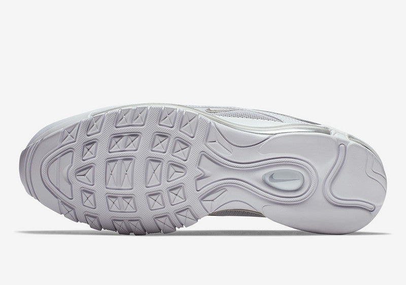 Les baskets Nike Air Max 97 Femme  sont des pièces maîtresses de la mode. Avec un look décontractée style iconique tendance olution emblématique de la ligne Nike, les Nike Air Max 97 sont un témoignage de l'engagement de Nike à combiner style et innovation.