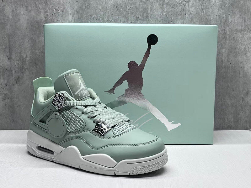 Premièrement : Les baskets Air Jordan 4 Femme se distinguent par leur design iconique et leur capacité à allier style et fonctionnalité.