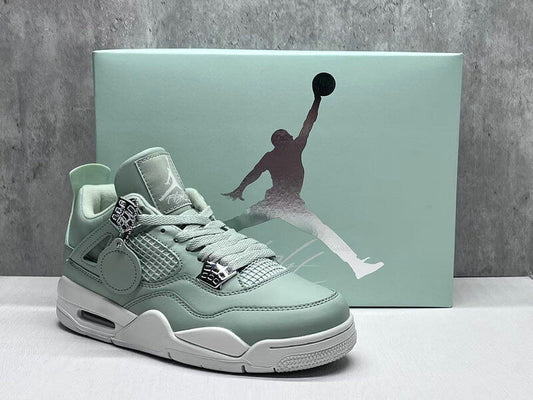 Premièrement : Les baskets Air Jordan 4 Femme se distinguent par leur design iconique et leur capacité à allier style et fonctionnalité.
