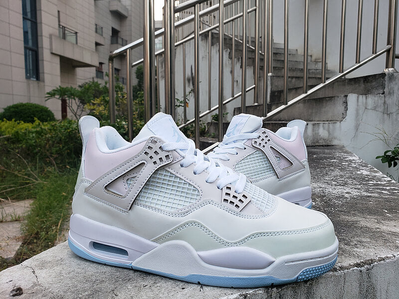 Premièrement : Les baskets Air Jordan 4 Femme se distinguent par leur design iconique et leur capacité à allier style et fonctionnalité.