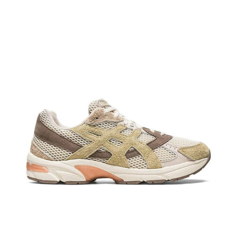 Premièrement :Les baskets Asics  offrent une combinaison parfaite de style et de performance.