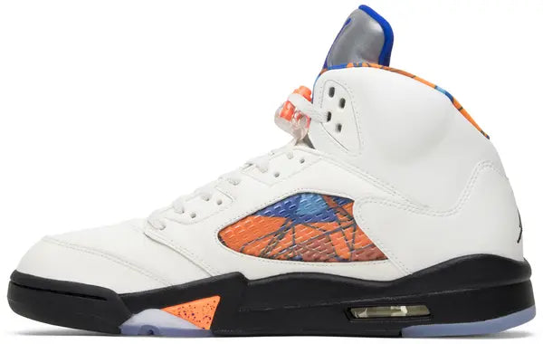 Premièrement, les baskets Air Jordan 5 Femme incarnent un mélange parfait de style audacieux et de performance exceptionnelle.