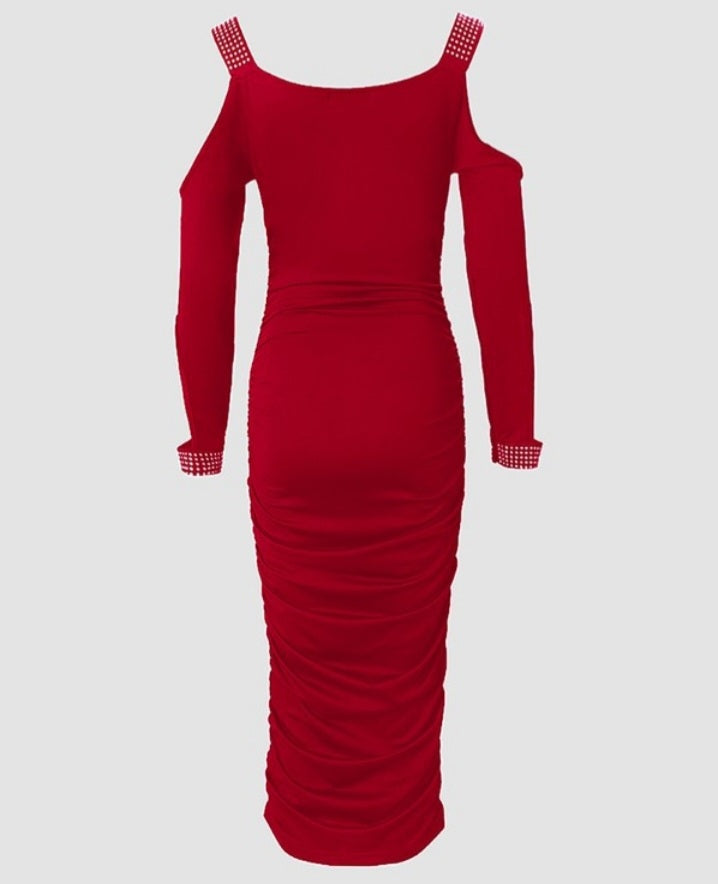 Premièrement : Cette Robe moulante froncée à épaules dénudées et strass Femme.