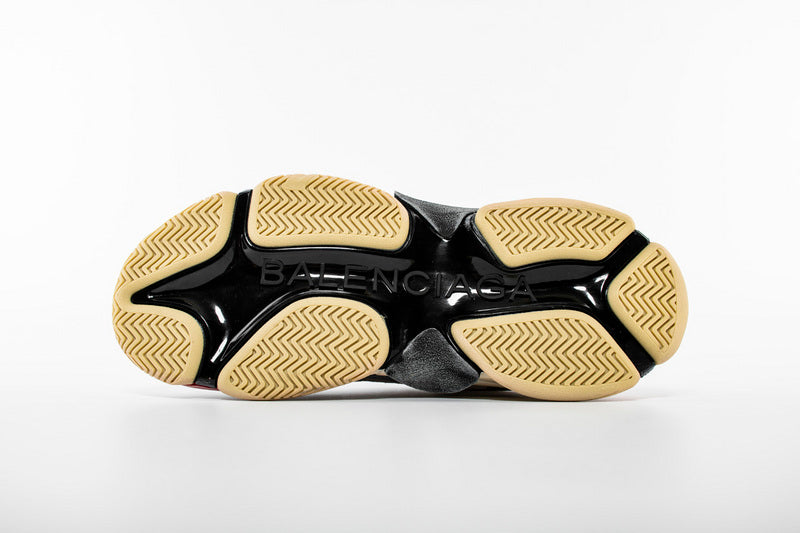 les sneakers Balenciaga Triple S "Beige Green Yellow" Femme sont un témoignage de l'engagement de Balenciaga à combiner style et innovation.