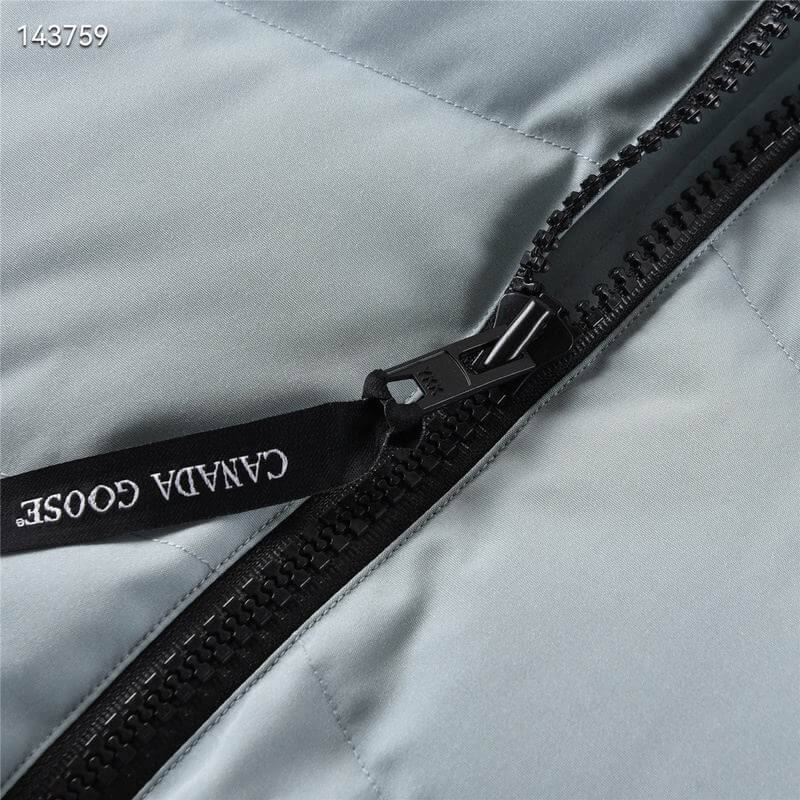 Résultat de l'évolution emblématique de la marque Canada Goose, la doudoune Canada Goose Parka Femme est un témoignage de l'engagement de Canada Goose à combiner style,