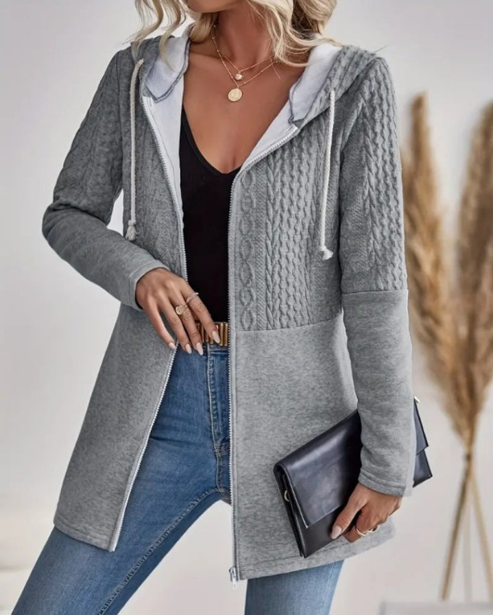 Premièrement : Adoptez un look chic et confortable avec ce Manteau décontracté à capuche avec fermeture éclair et texture torsadée femme 