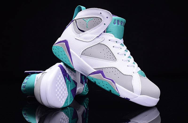 Premièrement, les baskets Air Jordan 7 Femme se distinguent par leur design iconique et leur confort exceptionnel.