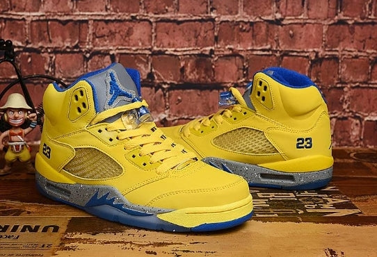 Premièrement, les baskets Air Jordan 5 Femme incarnent un mélange parfait de style audacieux et de performance exceptionnelle.