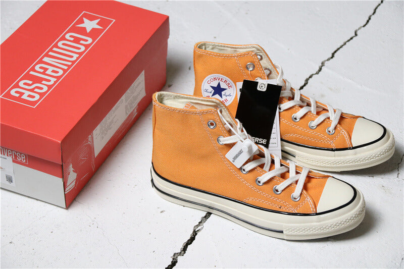 Premièrement : Les baskets Converse Femme se distinguent par leur design iconique et leur esthétique vintage.