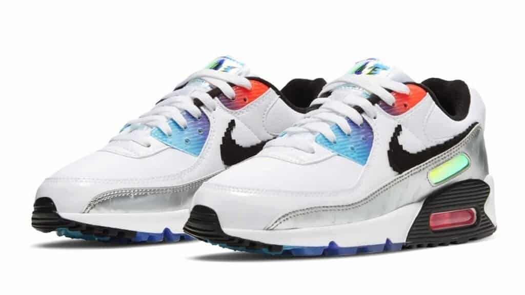 Les baskets Nike Air Max 90 Futura sont des pièces maîtresses de la mode.
