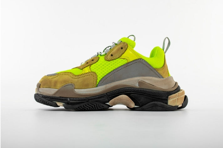 les sneakers Balenciaga Triple S "Beige Green Yellow" Femme sont un témoignage de l'engagement de Balenciaga à combiner style et innovation.