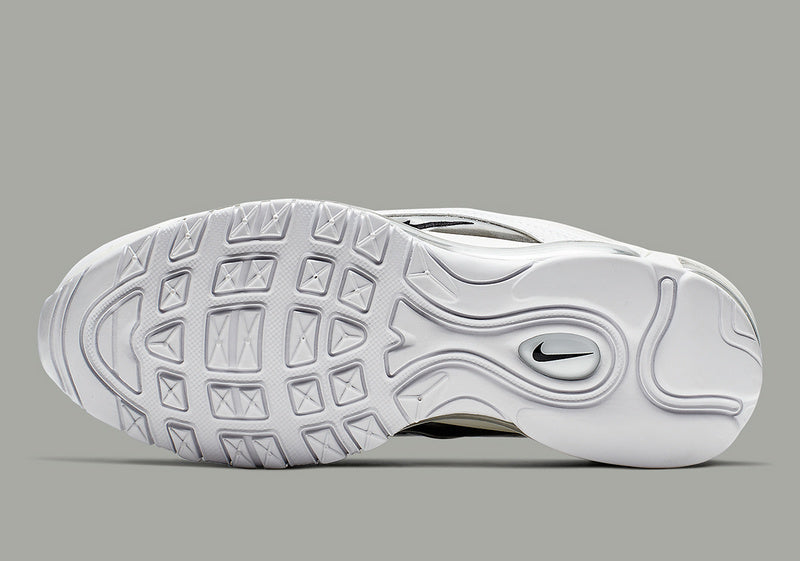 Les baskets Nike Air Max 97 Femme  sont des pièces maîtresses de la mode. Avec un look décontractée style iconique tendance olution emblématique de la ligne Nike, les Nike Air Max 97 sont un témoignage de l'engagement de Nike à combiner style et innovation.