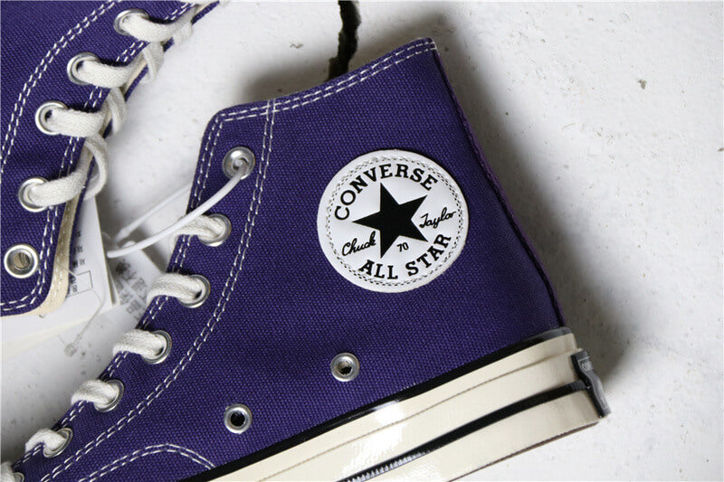 Premièrement : Les baskets Converse Femme se distinguent par leur design iconique et leur esthétique vintage.