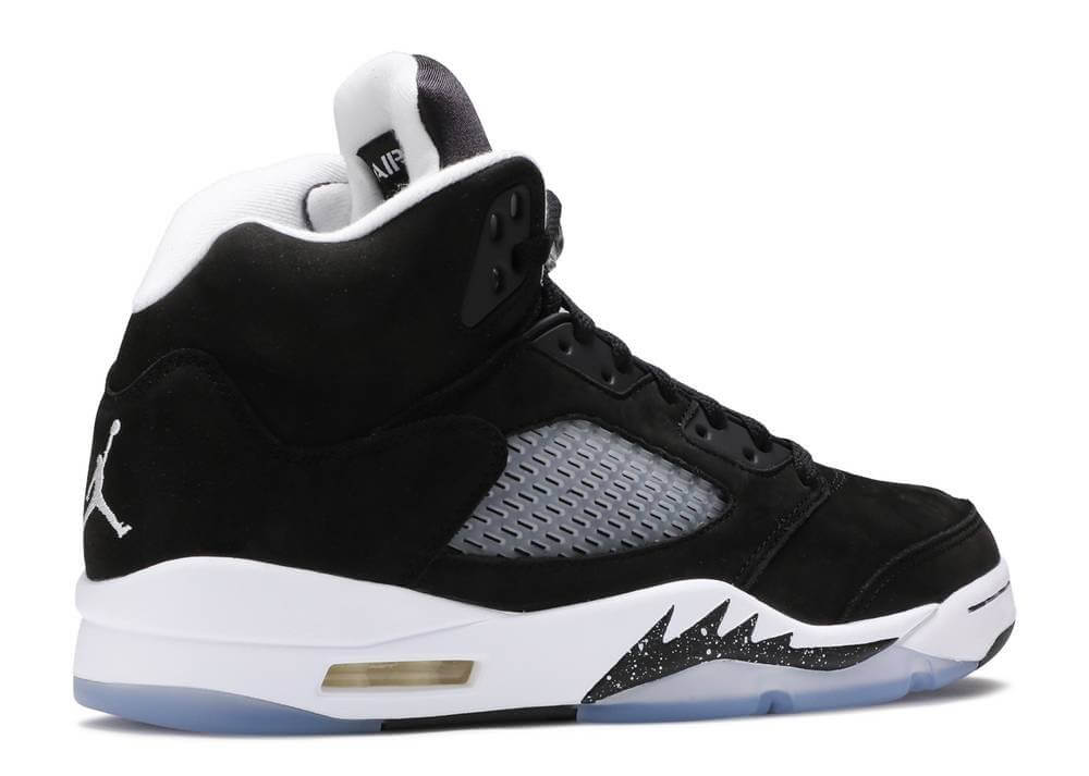 Premièrement, les baskets Air Jordan 5 Femme incarnent un mélange parfait de style audacieux et de performance exceptionnelle.