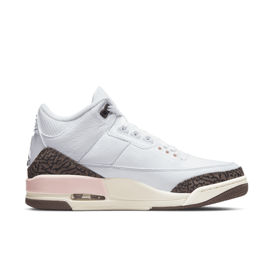 Premièrement, les baskets Air Jordan 3 Femme sont un symbole de style intemporel et de performance de haut niveau.