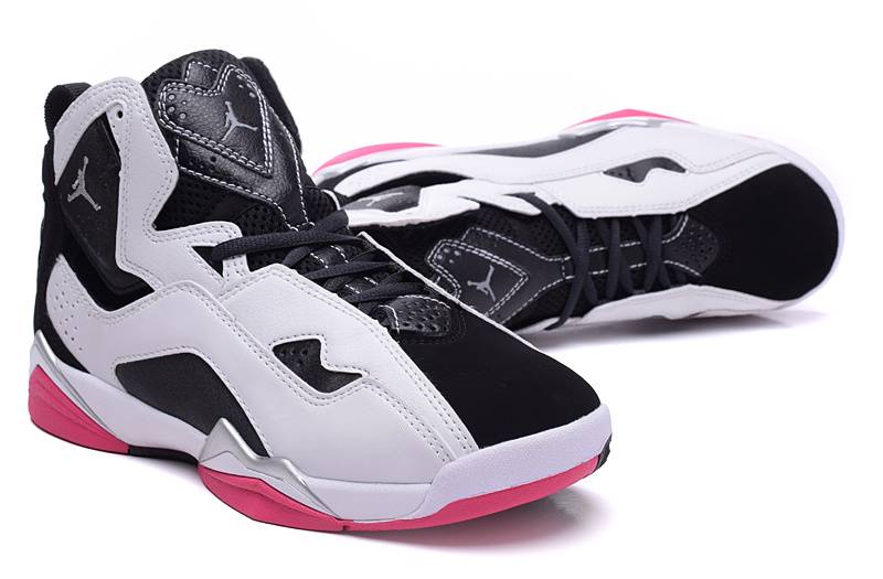 Premièrement, les baskets Air Jordan 7 Femme se distinguent par leur design iconique et leur confort exceptionnel.