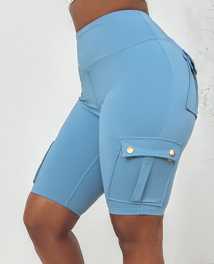 Premièrement : Ce Short de sport pour le contrôle du ventre et le levage des fesses, taille haute , avec poche à rabat , pour entraînement , bermuda cargo , pour la course à pied femme.
