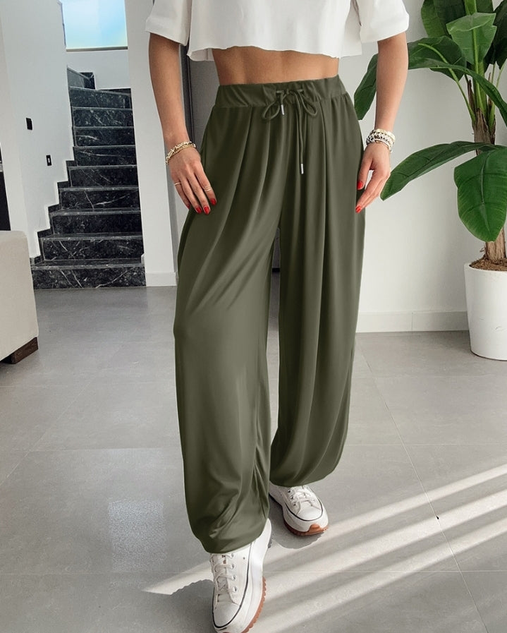Premièrement : Ce Pantalon taille haute élastique à revers et cordon de serrage , coupe ample et décontractée , froncé Femme .