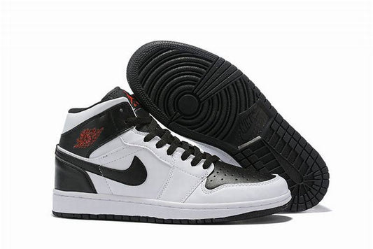 Les  baskets Air Jordan 1 Low "Topaz Mist (GS)" pour femmes offrent une esthétique élégante avec des nuances de Topaz Mist. 