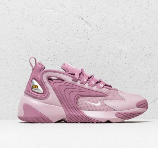 Les baskets Nike Air Zoom Femme se démarquent par leur design sportif et moderne, conçu pour maximiser les performances exceptionnelles 