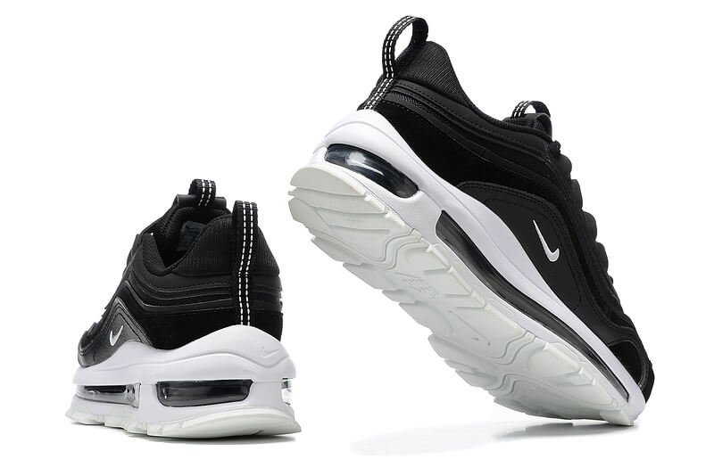 Premièrement, les baskets Nike Air Max 97 Femme incarnent un design emblématique et audacieux.

Inspirées des lignes fluides des trains à grande vitesse japonais.