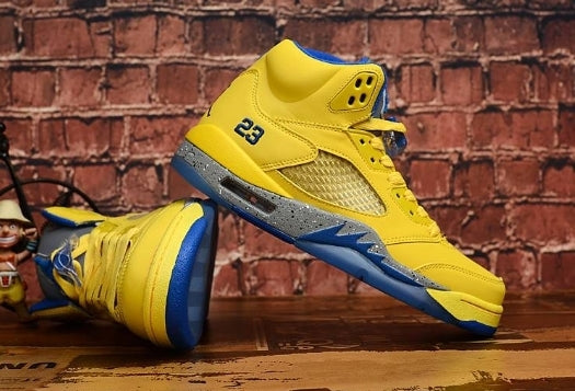 Premièrement, les baskets Air Jordan 5 Femme incarnent un mélange parfait de style audacieux et de performance exceptionnelle.