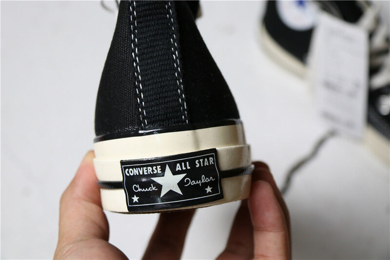 Premièrement : Les baskets Converse Femme se distinguent par leur design iconique et leur esthétique vintage.