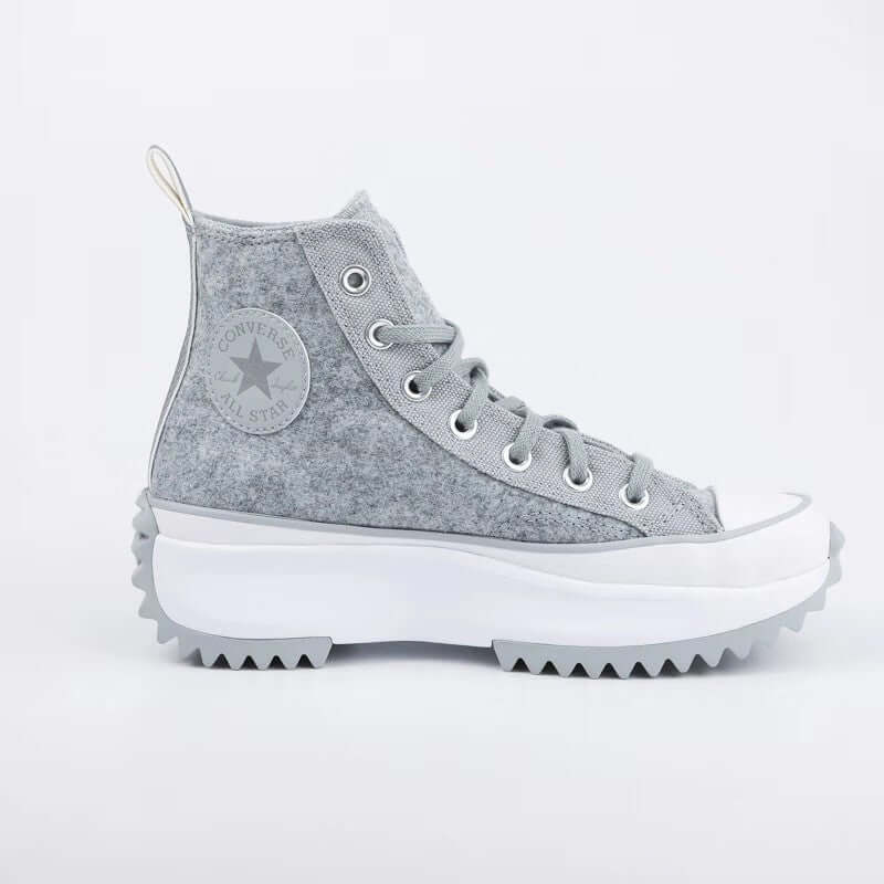 Premièrement : Les baskets Converse Femme se distinguent par leur design iconique et leur esthétique vintage.