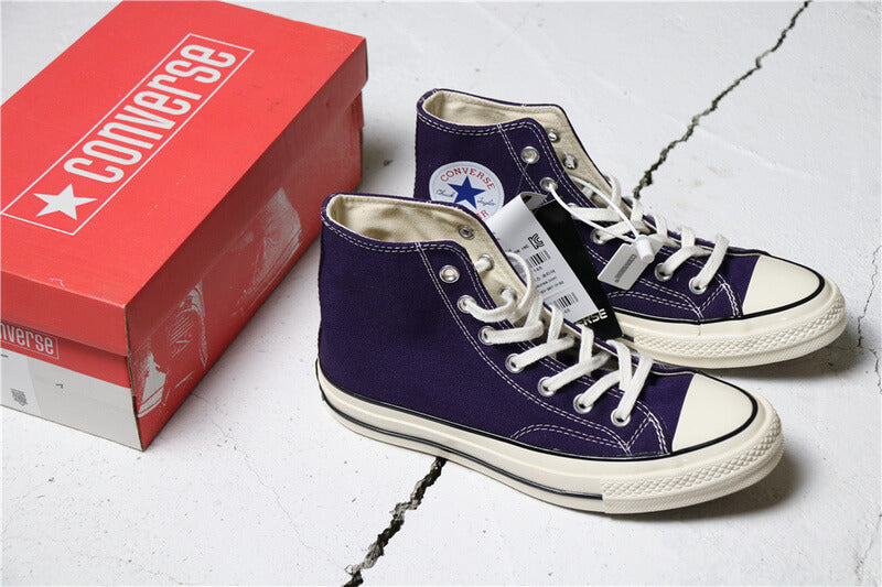 Premièrement : Les baskets Converse Femme se distinguent par leur design iconique et leur esthétique vintage.