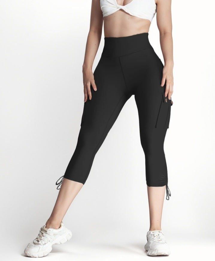 Premièrement : Ce Legging de motard taille haute avec poches à rabat pour soulever les fesses.