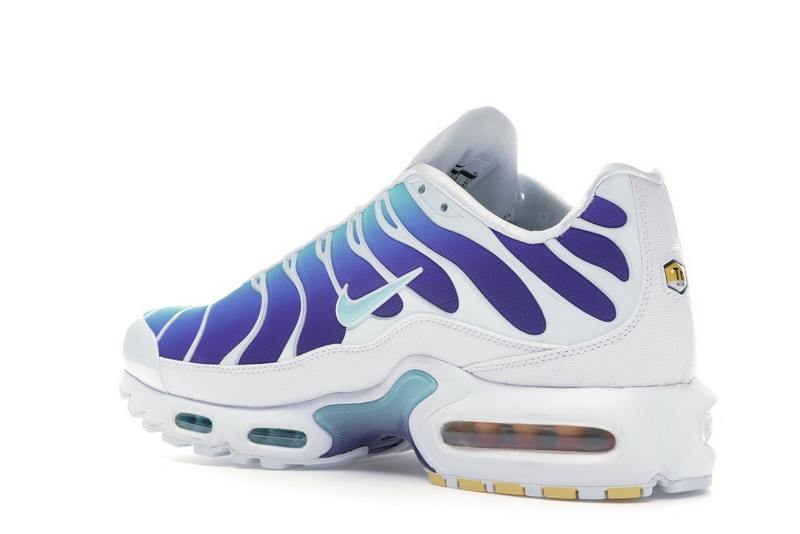Résultats de l'évolution emblématique de la ligne Nike, les Nike TN Air Max Plus Femme sont un témoignage de l'engagement de Nike à combiner style et innovation.
