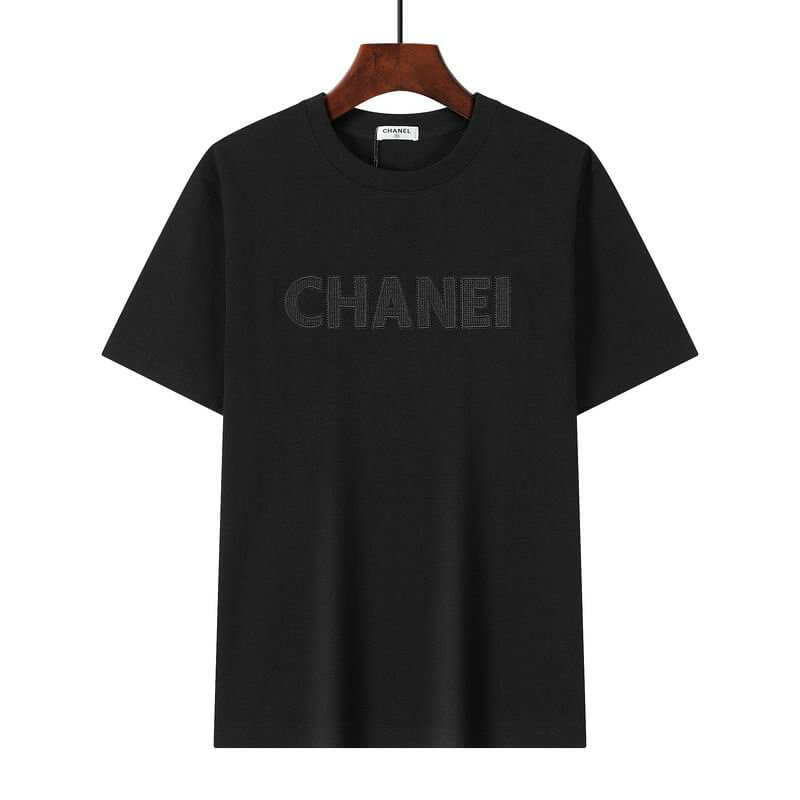 Premièrement : les T shirts Chanel Femme offrent une élégance et un confort inégalés.