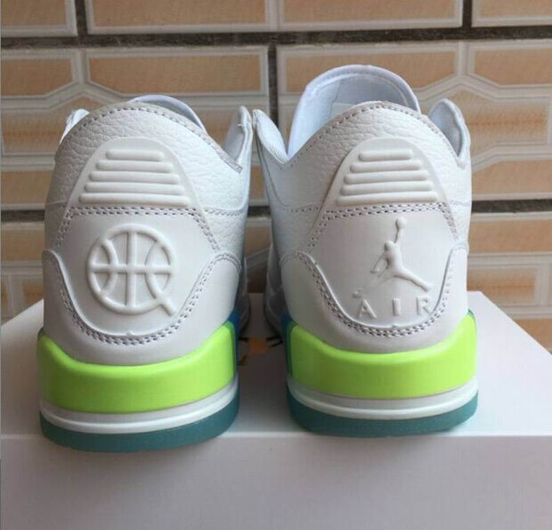 Premièrement, les baskets Air Jordan 3 Femme sont un symbole de style intemporel et de performance de haut niveau.