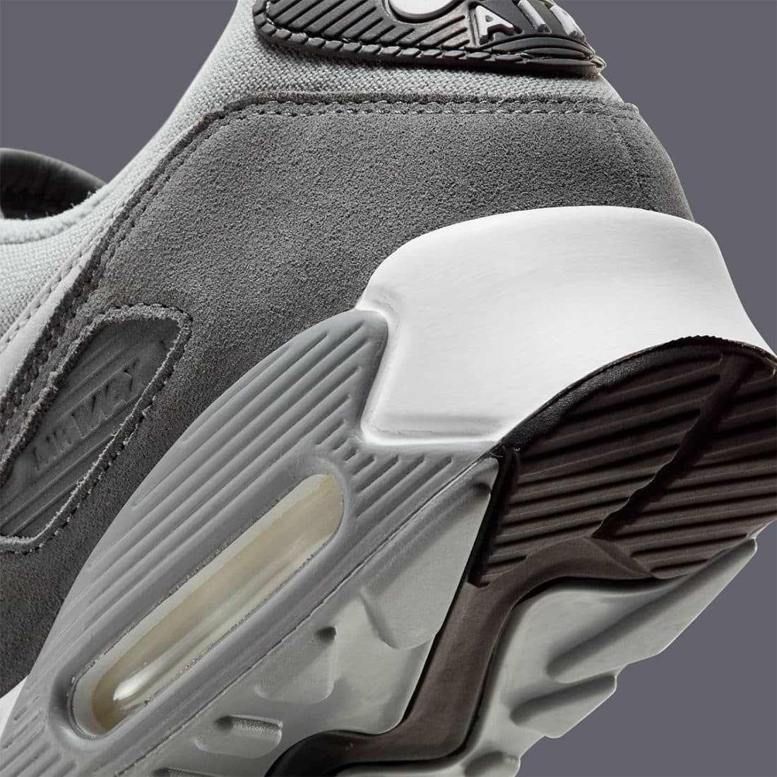 Les baskets Nike Air Max 90 Futura sont des pièces maîtresses de la mode.