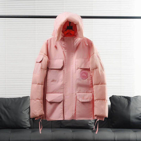 la Doudoune Canada G00se Femme est un témoignage de l'engagement de Canada G00se à combiner style,