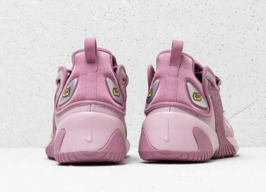 Les baskets Nike Air Zoom Femme se démarquent par leur design sportif et moderne, conçu pour maximiser les performances exceptionnelles 