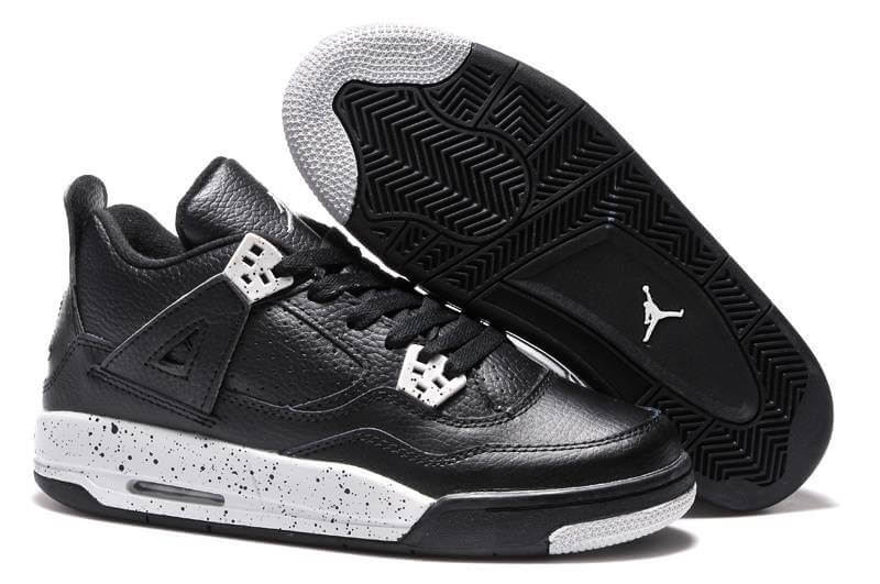 Premièrement : Les baskets Air Jordan 4 Femme se distinguent par leur design iconique et leur capacité à allier style et fonctionnalité.