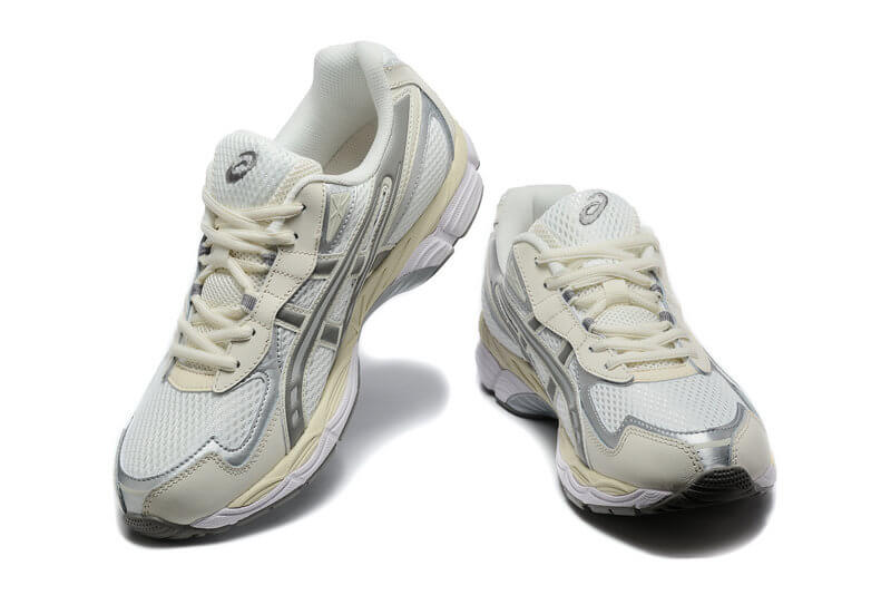 Résultats de l'engagement emblématique de la marque Asics à combiner style et innovation, les sneakers Asics Femme  sont des pièces maîtresses de la mode sportive.