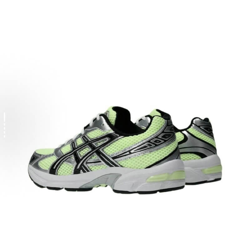 Premièrement :Les baskets Asics  offrent une combinaison parfaite de style et de performance. Leur design élégant et leurs technologies de pointe les rendent idéales pour les coureurs et les amateurs de mode.
