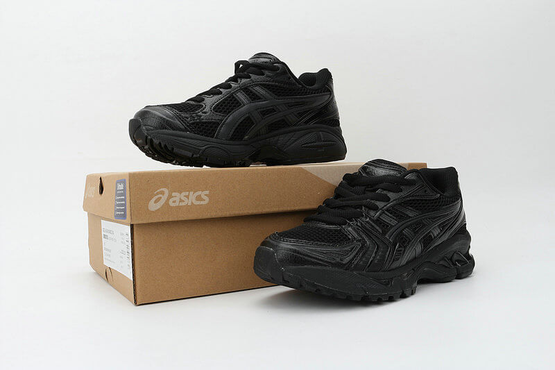 Résultats de l'engagement emblématique de la marque Asics à combiner style et innovation, les sneakers Asics Femme  sont des pièces maîtresses de la mode sportive.