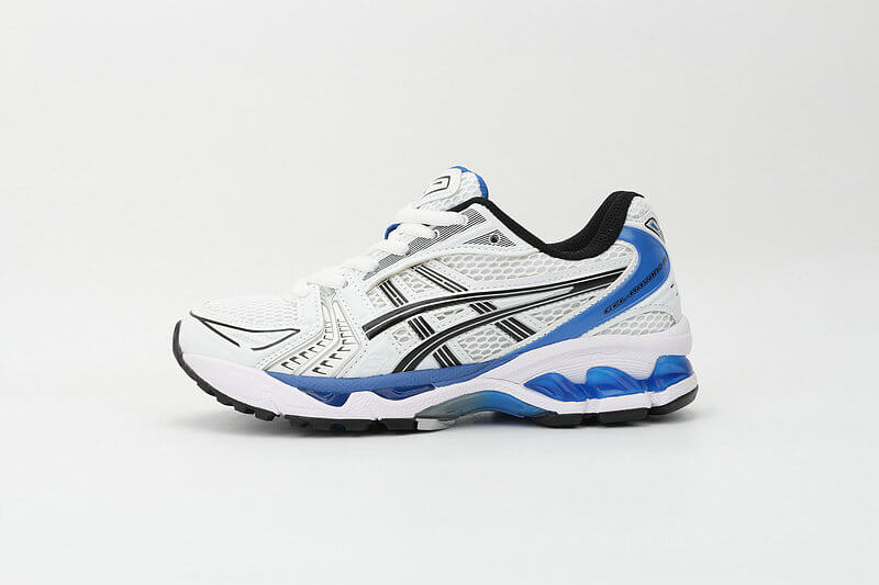 Résultats de l'engagement emblématique de la marque Asics à combiner style et innovation, les sneakers Asics Femme  sont des pièces maîtresses de la mode sportive.