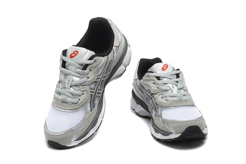 Premièrement :Les baskets Asics  offrent une combinaison parfaite de style et de performance. Leur design élégant et leurs technologies de pointe les rendent idéales pour les coureurs et les amateurs de mode.