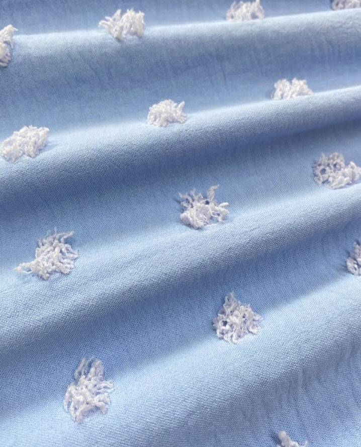 Premièrement : Adoptez un style chic et décontracté avec cette Combinaison courte décontractée à pois , et froncées sans manches avec détails noués et boutons décoratifs femme 