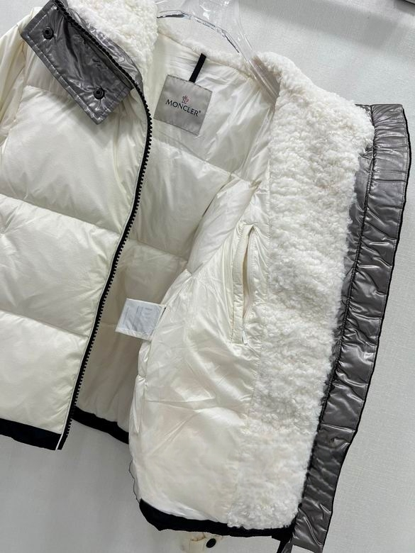 Premièrement : Les doudounes Moncler Femme, ainsi que les manteau Moncler Femme, incarnent un style et un raffinement incomparables.