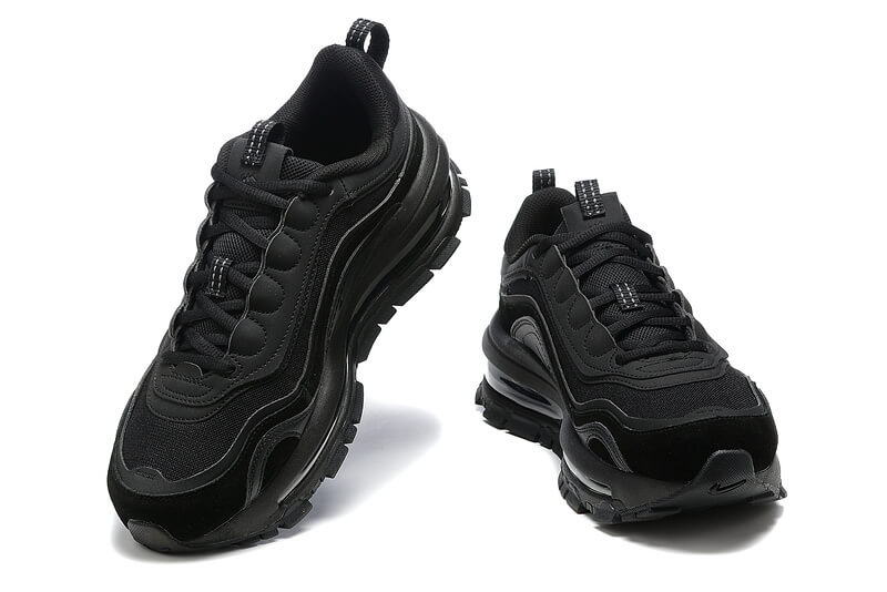 Premièrement, les baskets Nike Air Max 97 Femme incarnent un design emblématique et audacieux.

Inspirées des lignes fluides des trains à grande vitesse japonais.