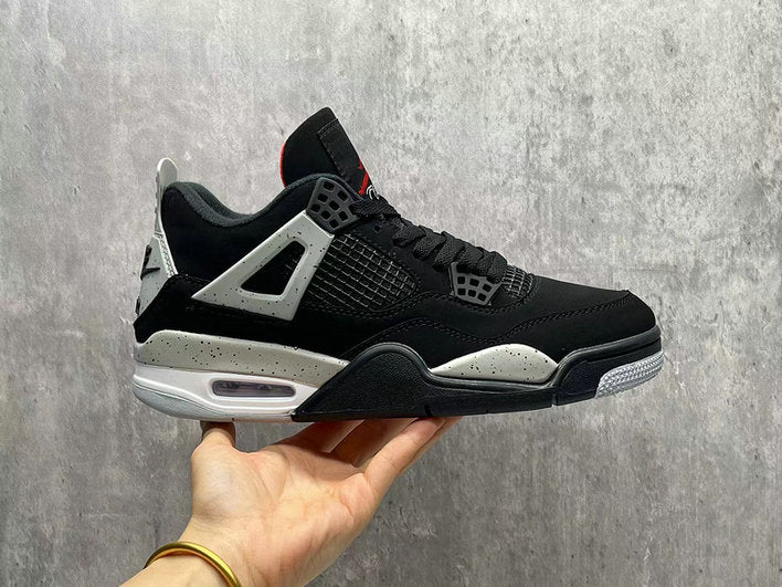 Premièrement : Les baskets Air Jordan 4 Femme se distinguent par leur design iconique et leur capacité à allier style et fonctionnalité.
