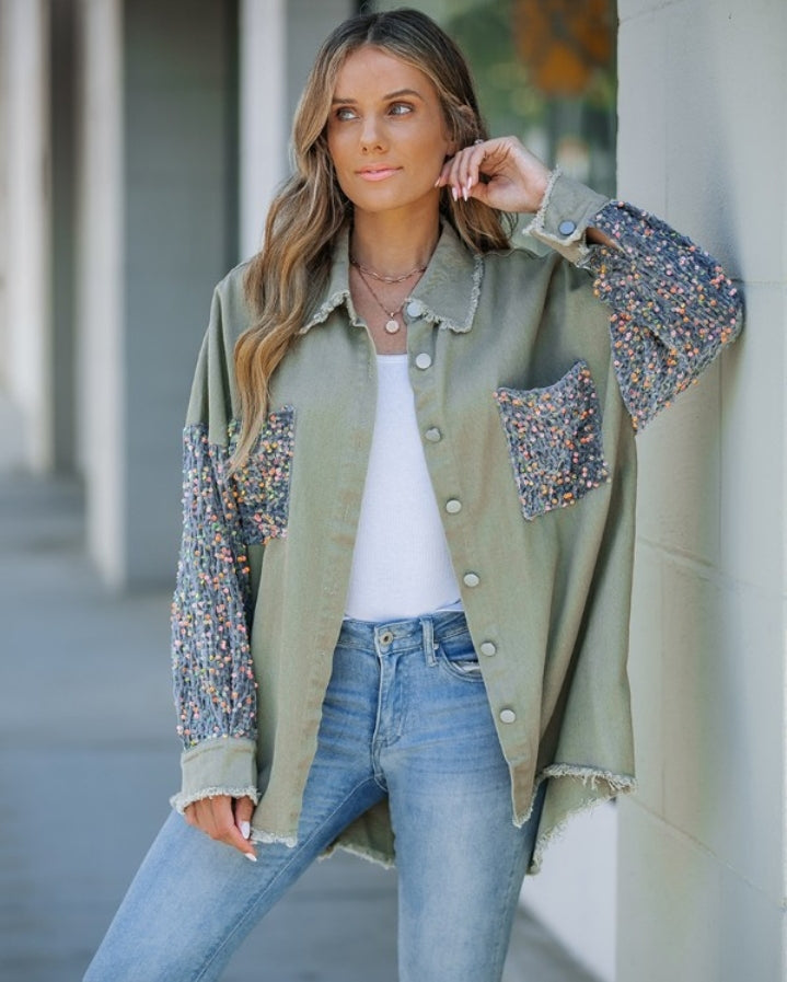 Premièrement : Apportez une touche d’éclat à votre look avec cette Veste décontractée à paillettes et patchwork à manches longues avec bouton sur le devant et ourlet brut femme 