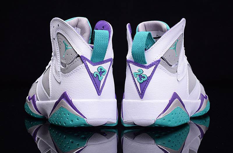 Premièrement, les baskets Air Jordan 7 Femme se distinguent par leur design iconique et leur confort exceptionnel.